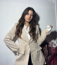 Cargar imagen en el visor de la galería, Blazer beige con camicia 🌾
