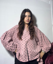 Cargar imagen en el visor de la galería, Camicia rosa a pois🌷
