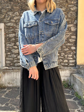 Carica l&#39;immagine nel visualizzatore di Gallery, GIACCHETTO JEANS CON BORCHIE
