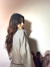 Cargar imagen en el visor de la galería, Camicia a pois marroni🤎
