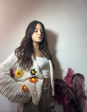 Cargar imagen en el visor de la galería, Cardigan con fiori ricamati🌸
