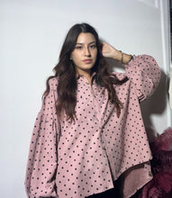 Cargar imagen en el visor de la galería, Camicia rosa a pois🌷
